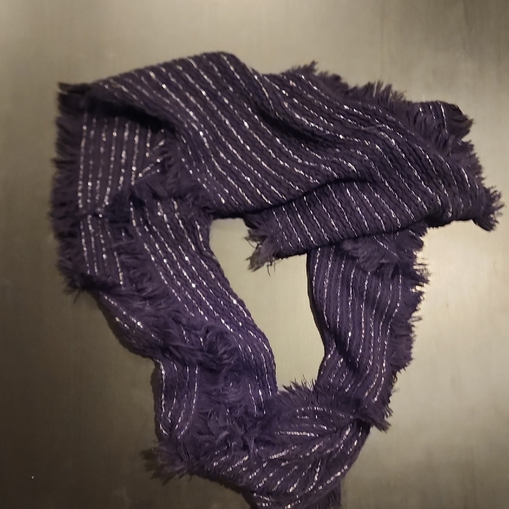 Chunky Knit Black Scarf with Ribbed Texture